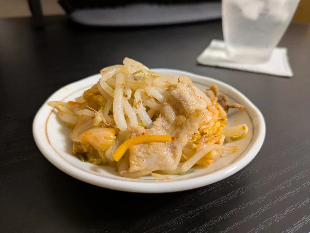 もやしとキムチと豚肉の炒め物